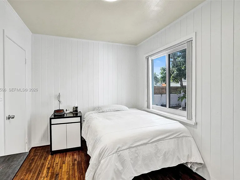 2420 SW 16th St — Photo 19