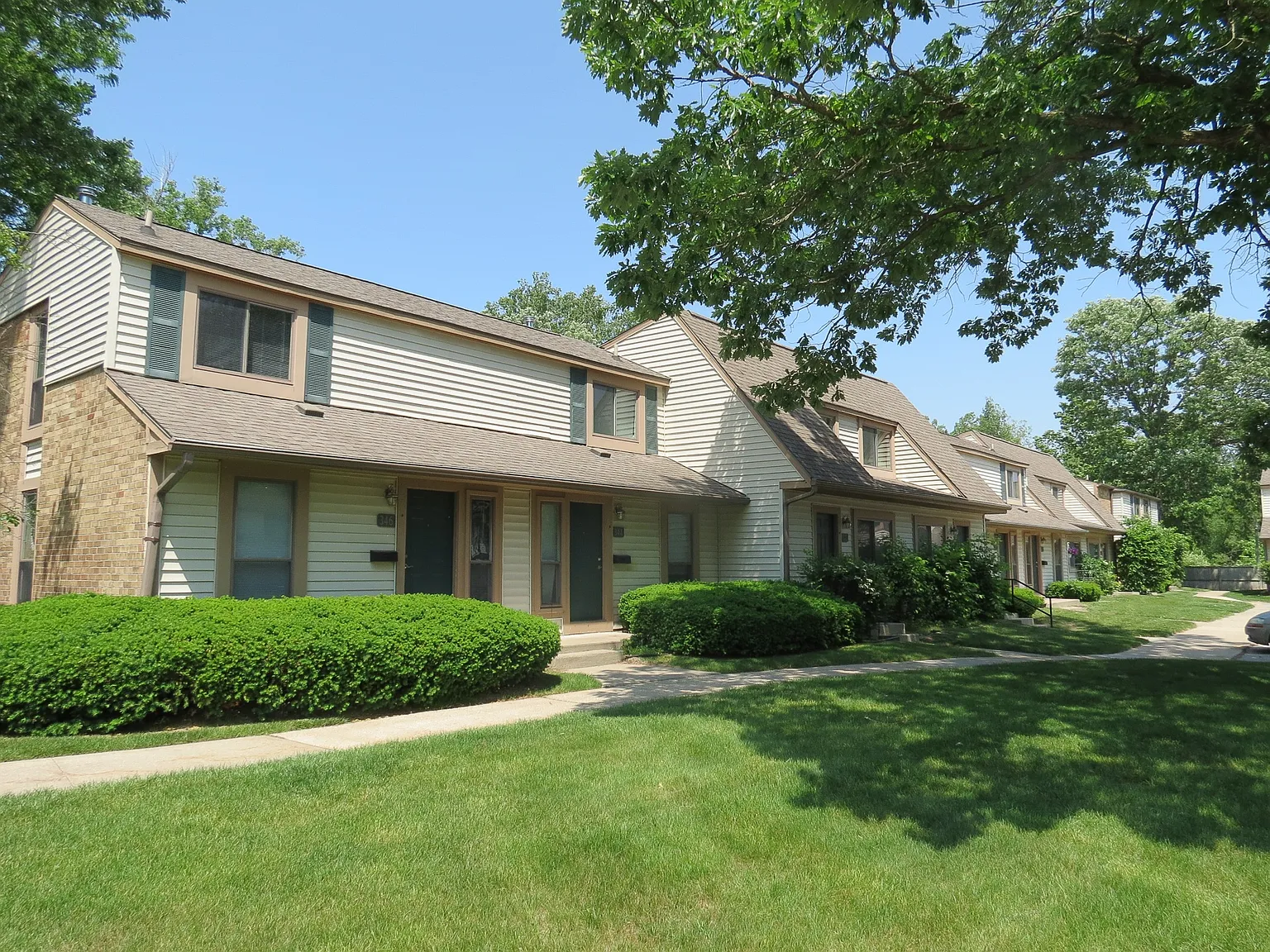Forest Glen Townhomes — Photo 1