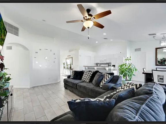 4th image of 1305 NE 2nd Pl