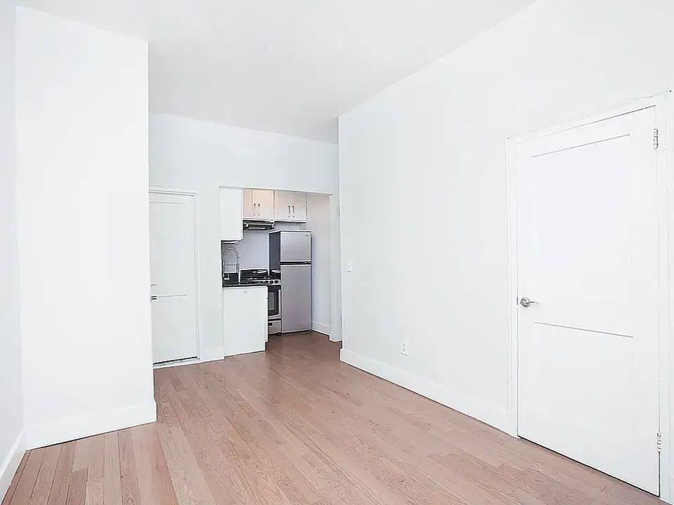 1976 Madison Ave #4A