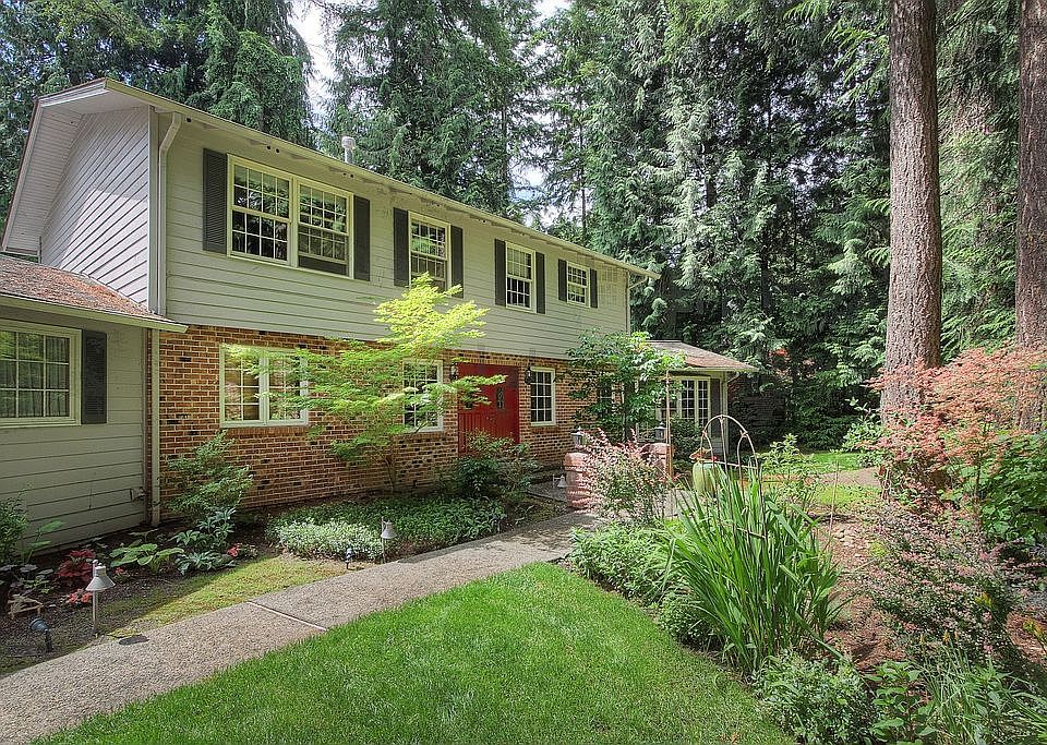 1st image of 417 219th Ave NE