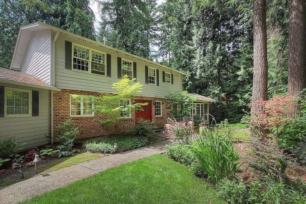 417 219th Ave NE photo 1