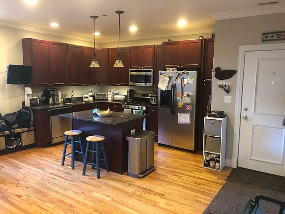 2nd image of 636 Hinman Ave APT 2E