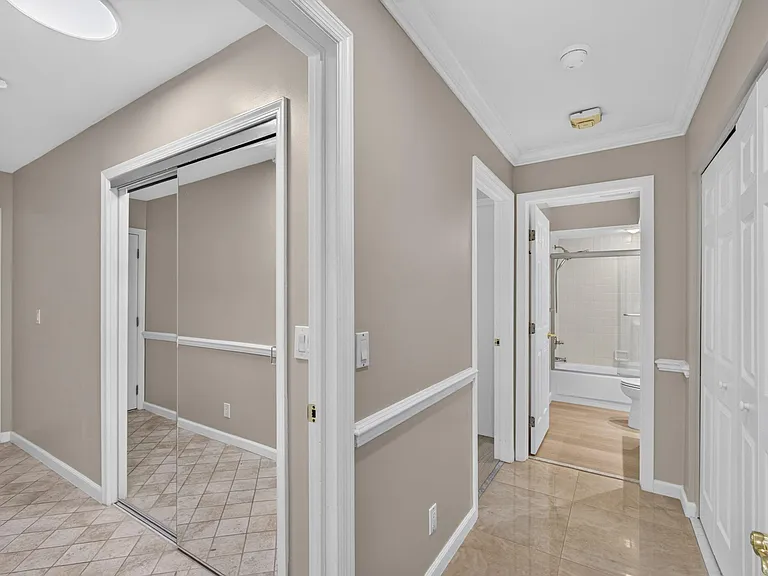 65 Balfour Rd E — Photo 31