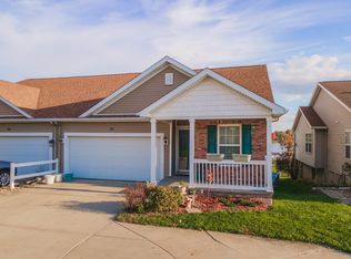 53 Oak Park Rd, Bloomington, IL 61701