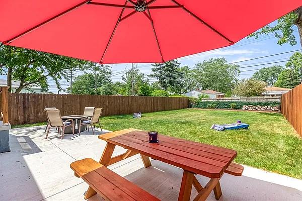 4 bed, 1050 sqft, $6,800 — Photo 3