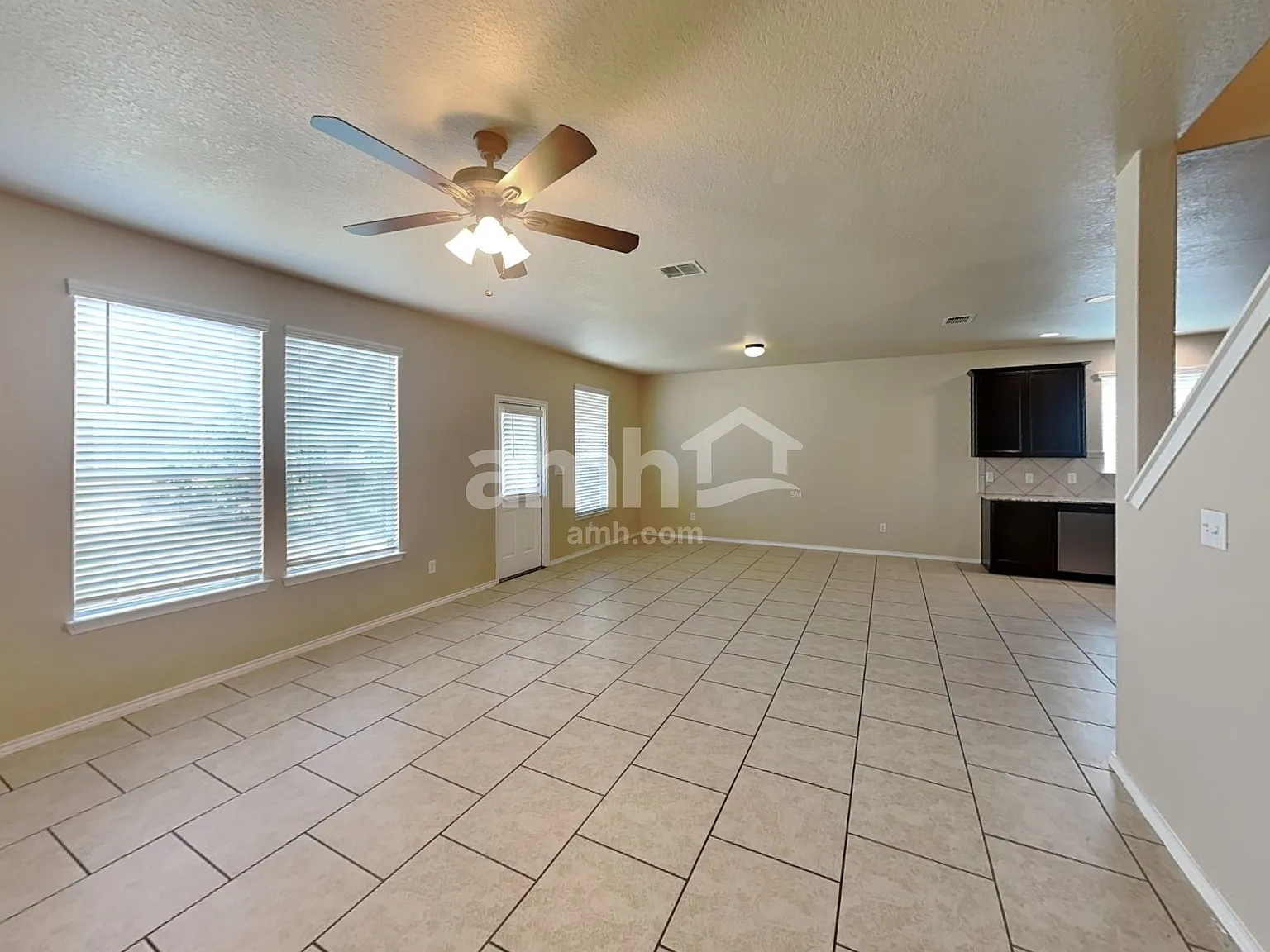 5 bed, 3.0 bath, 2606 sqft, $2,295 — Photo 4