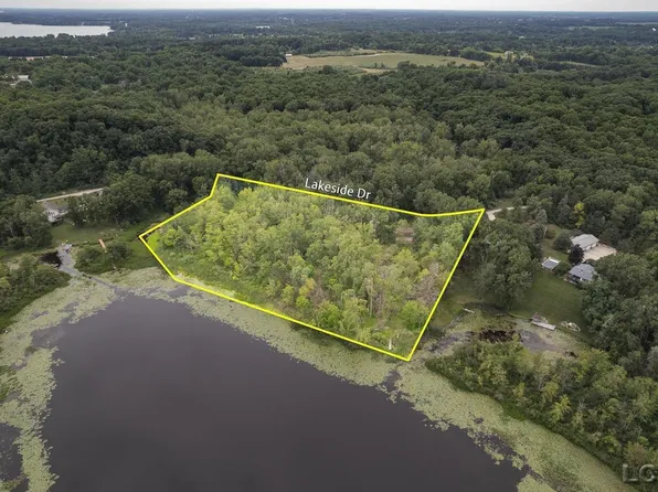 1897 Lakeside Dr, Tipton, MI 49287