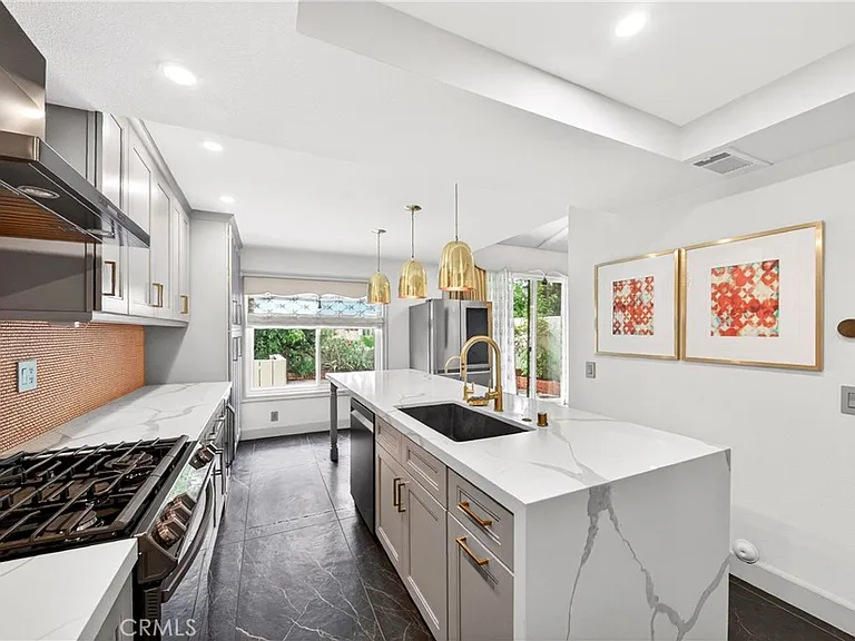 1034 Creekside Dr — Photo 10