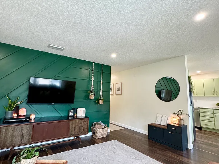 330 NW 5th Ave — Photo 2