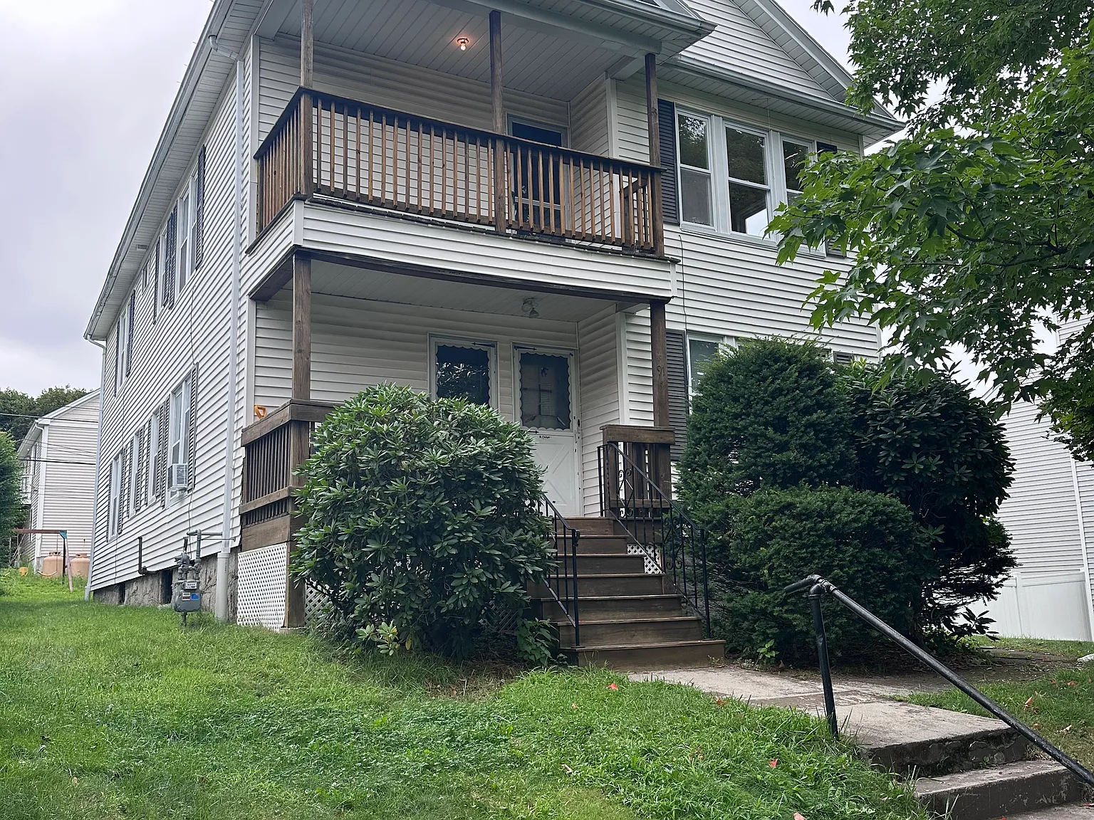 3 bed, 1028 sqft, $2,350 — Photo 1