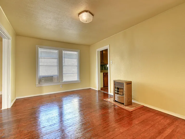 1559 Vermont Ave — Photo 4