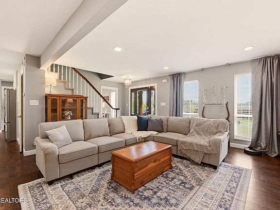 4th image of 7509 Seekirk Ln