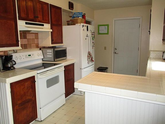 5th image of 8 Virginia Dr