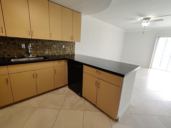 4th image of 4550 NW 9th St APT 721E