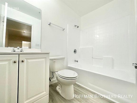 3rd image of 7321 Winnetka Ave #104