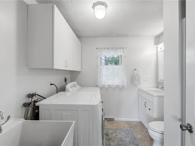 131 Taylor Rd — Photo 29