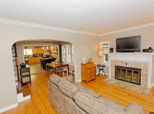 4 Hedgewood Ln, Niskayuna, NY 12309