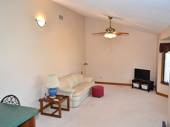 5th image of 312 Laurie Dr