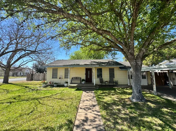 205 N Church St, Yorktown, TX 78164