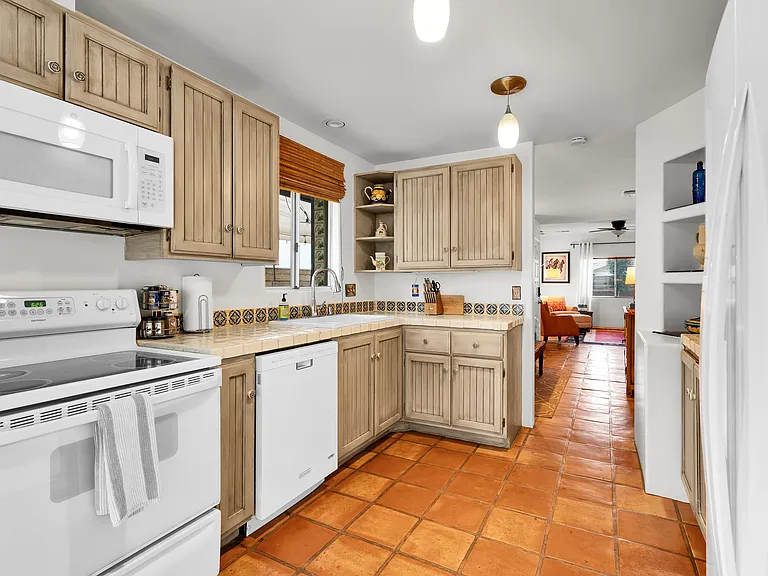 52420 Avenida Juarez — Photo 10