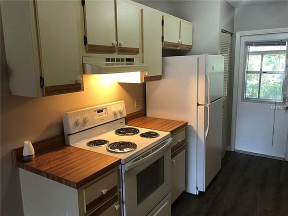 4th image of 836 W Rosewood Ln #0