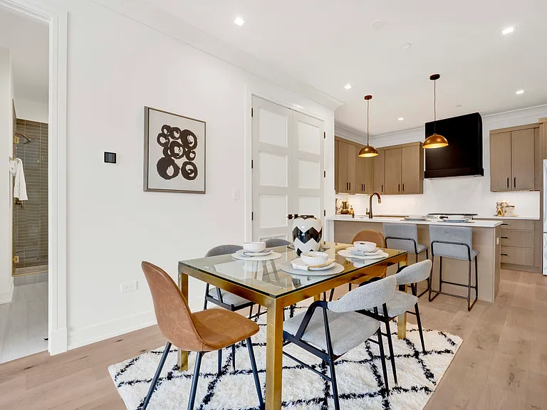 5630 N Broadway St #2E — Photo 5