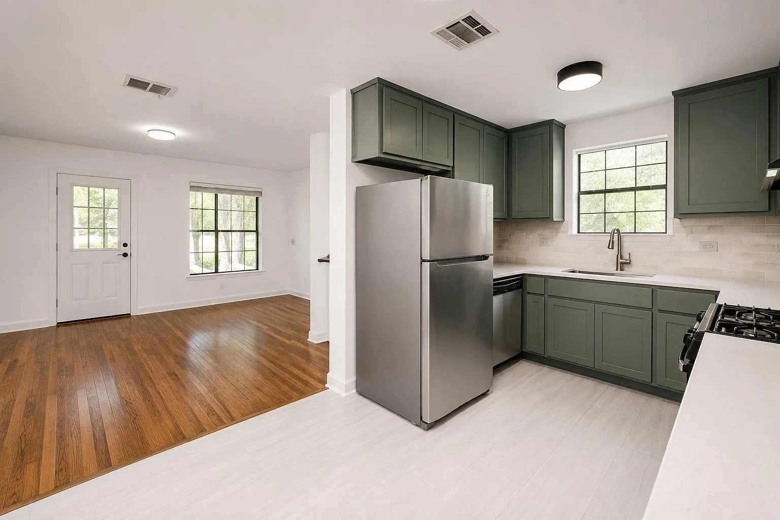 2 bed, 1.0 bath, 1166 sqft, $2,395 — Photo 4