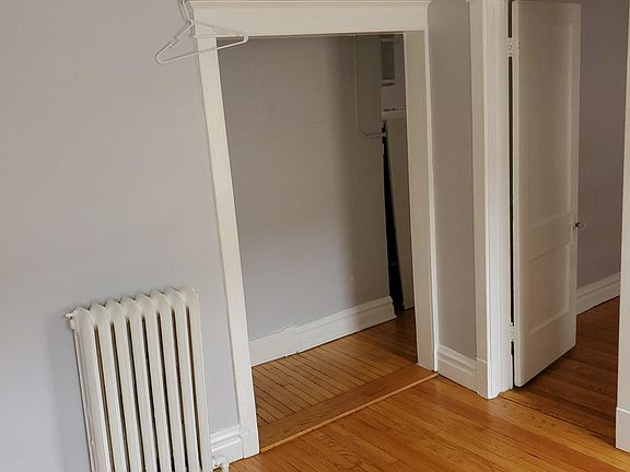 3rd image of 220 Brown Ave Unit 3