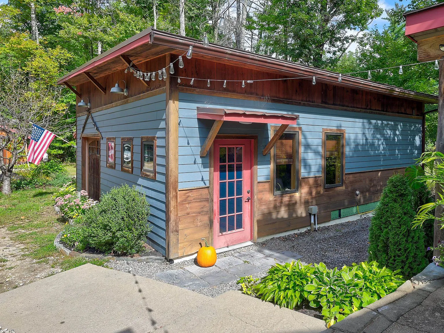 2 bed, 1.0 bath, 780 sqft, $1,800 — Photo 2