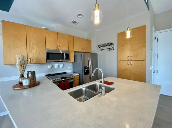 507 Sabine St APT 1010, Austin, TX 78701