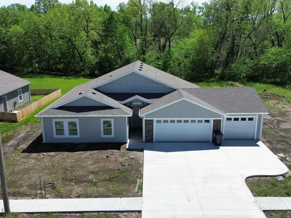 501 Banner Rd, Holton, KS 66436