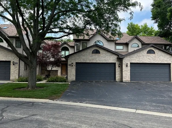 2143 Juniper Ln, Arlington Heights, IL 60004