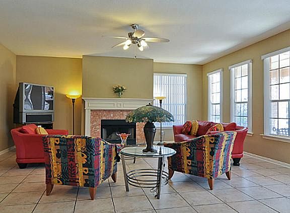 3rd image of 739 Greenway Dr