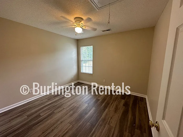 1933 Munn Pointe Dr — Photo 17