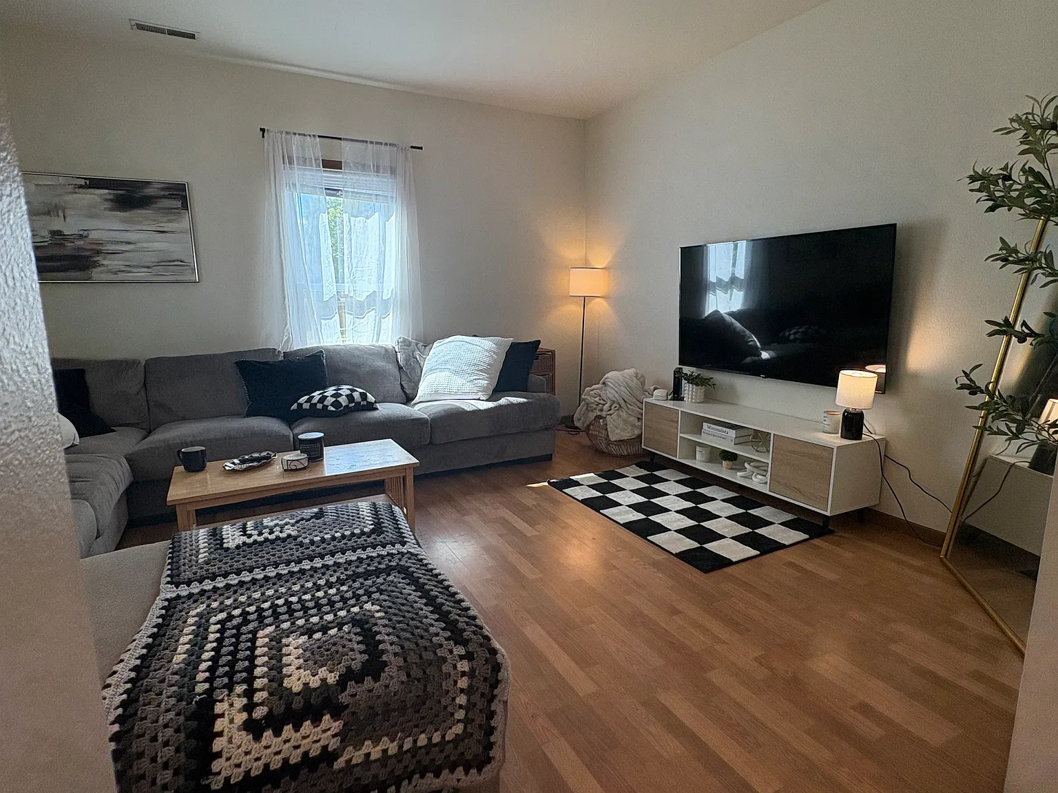 5 bed, 1792 sqft, $3,645 — Photo 2