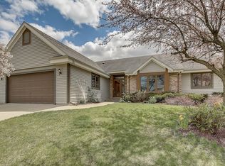 1227 Highpoint Ln, Waukesha, WI 53189