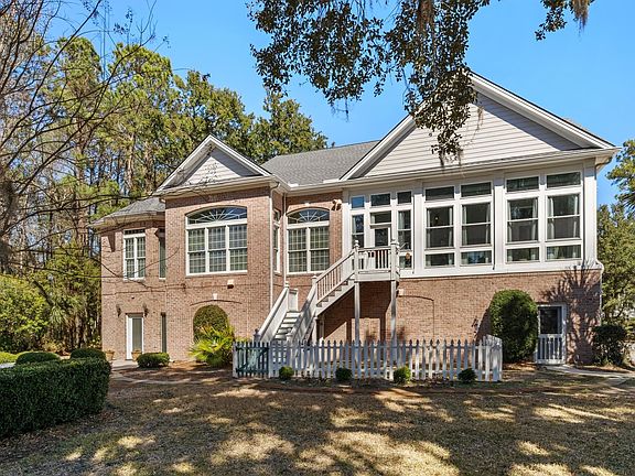 2nd image of 250 Pinckney Ave.