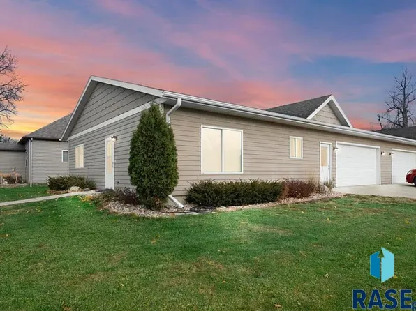 300 N Oaks Ave, Hartford, SD 57033