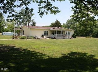 17212 N Old Salem Ln, Mount Vernon, IL 62864