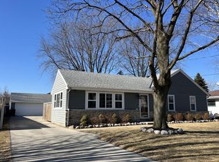 4321 S 49th St, Greenfield, WI 53220