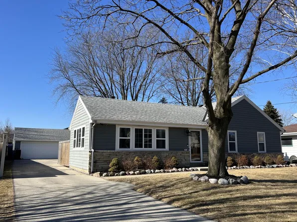 4321 South 49th STREET, Greenfield, WI 53220