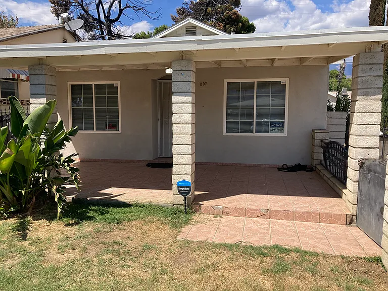 1107 W Hays St — Photo 1