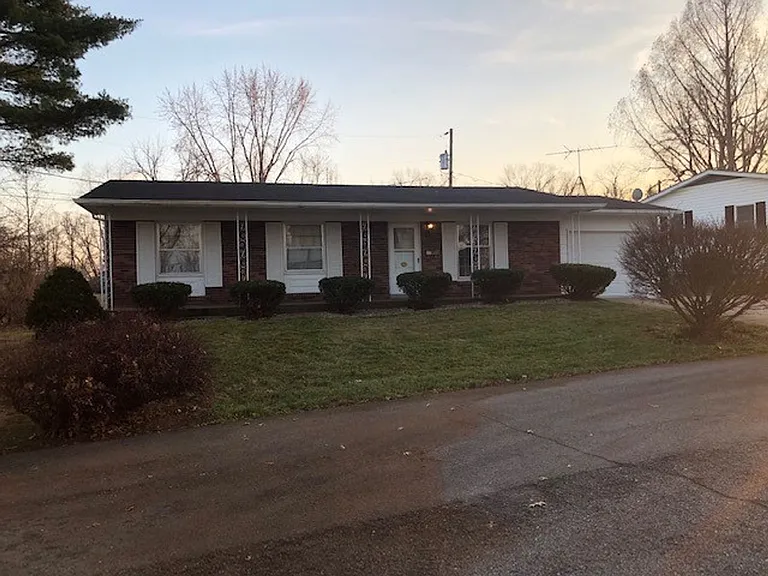 11 Friendship Ct — Photo 3
