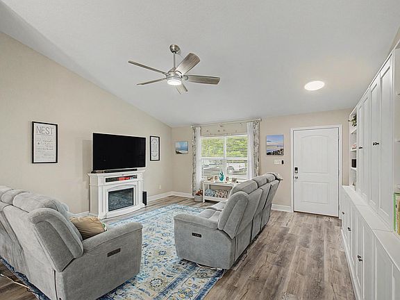 4th image of 3613 Berkley Ln