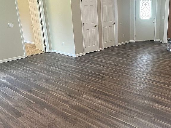 4th image of 709 Willow Dr