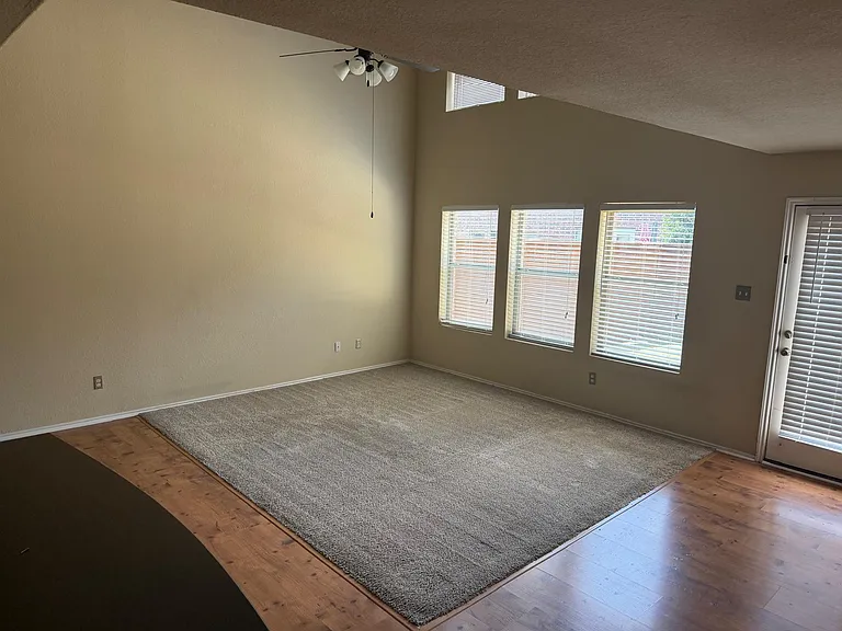 1139 Landon Ln — Photo 37