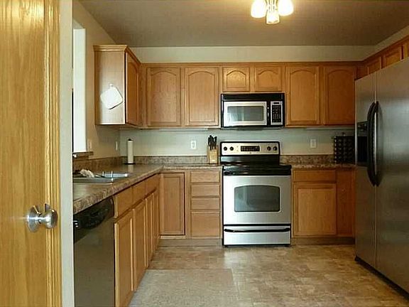 2nd image of 1025 W Cherry St