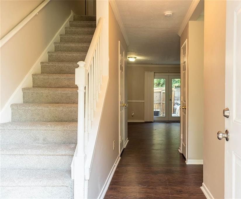 1st image of 685 Redland Dr