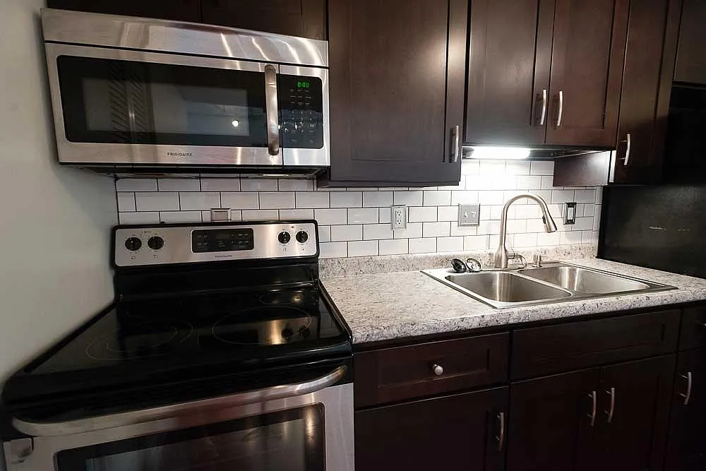 420 Lake Ave — Photo 3